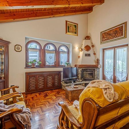 쿠르마예 Casa Beatrice - Wifi, Parcheggio E Vista Montagna - Cour 0231 아파트 외부 사진