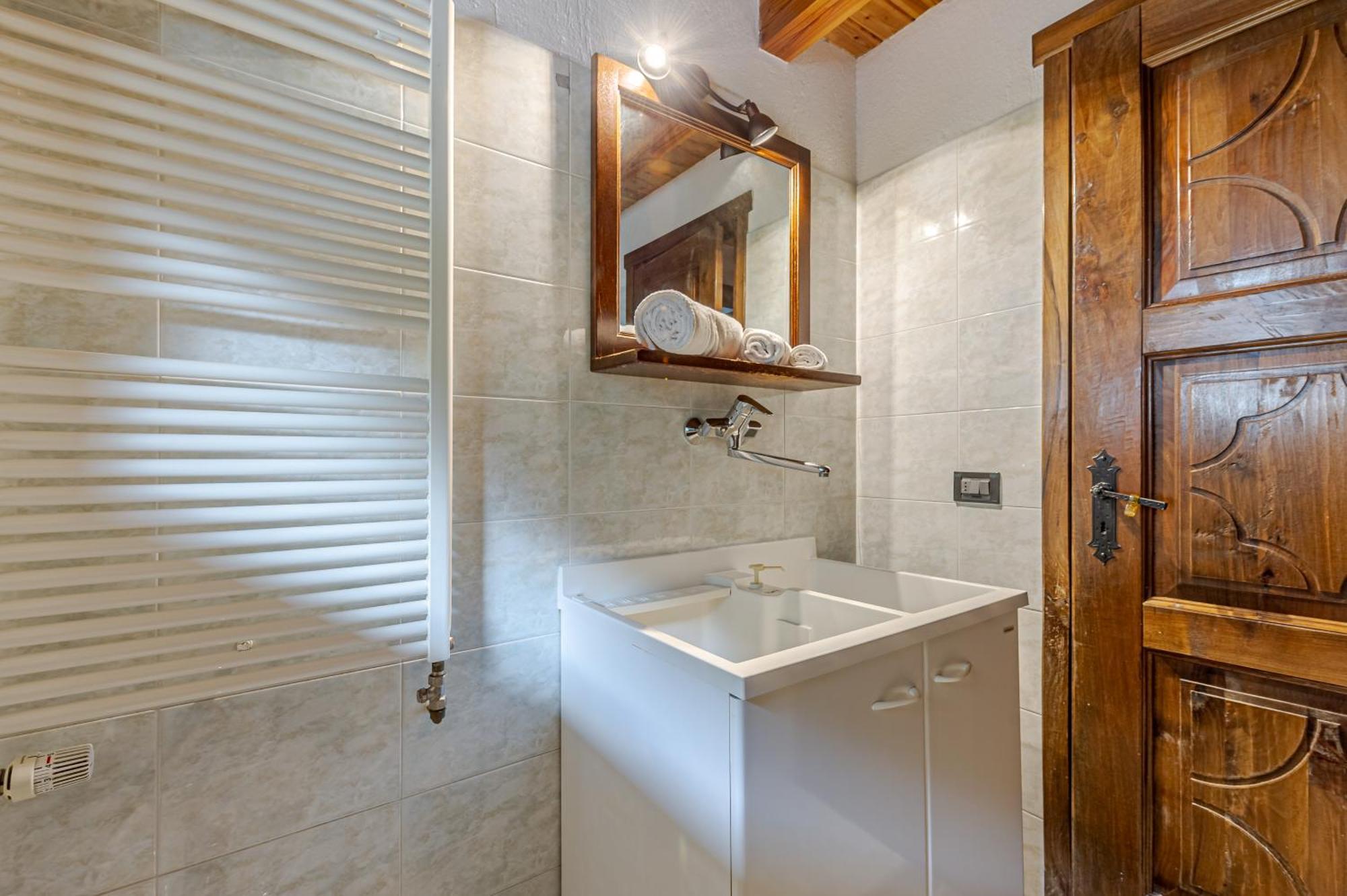 쿠르마예 Casa Beatrice - Wifi, Parcheggio E Vista Montagna - Cour 0231 아파트 외부 사진